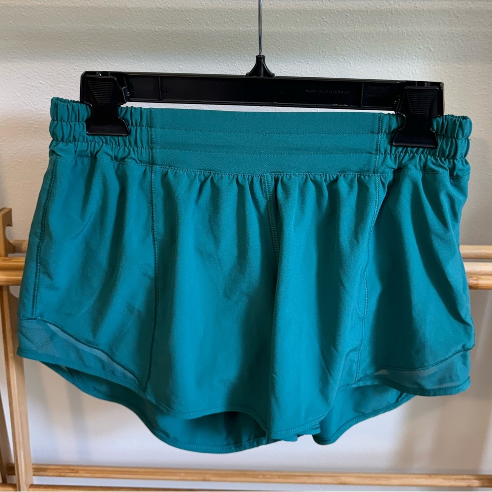 Lululemon hotty hot low rise 4” inseam size 8